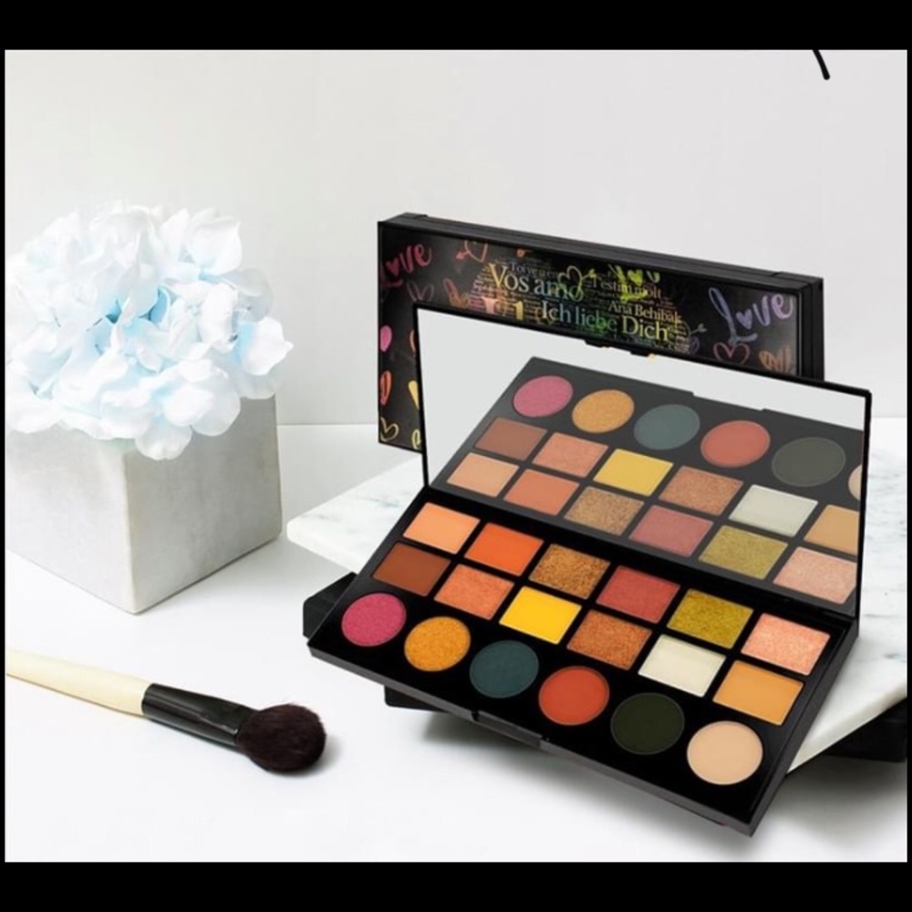 Matte & Shimmer Eyeshadow Palette